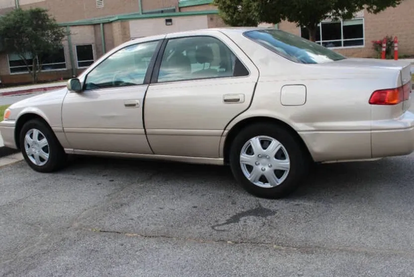 2001 Toyota Camry CE photo 1
