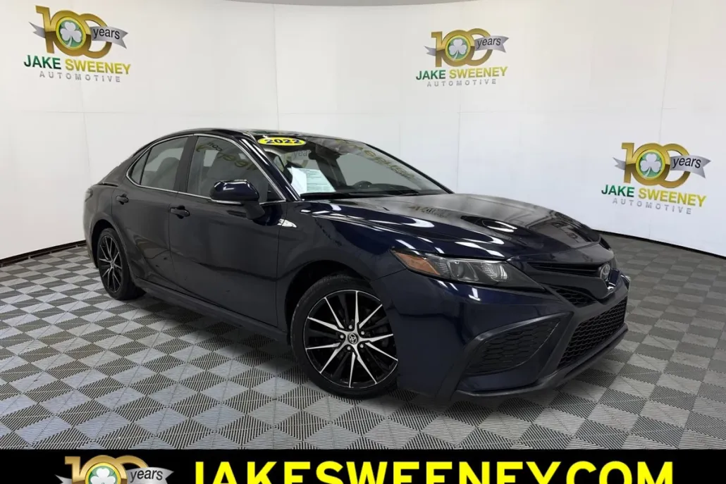 2022 Toyota Camry SE photo 1