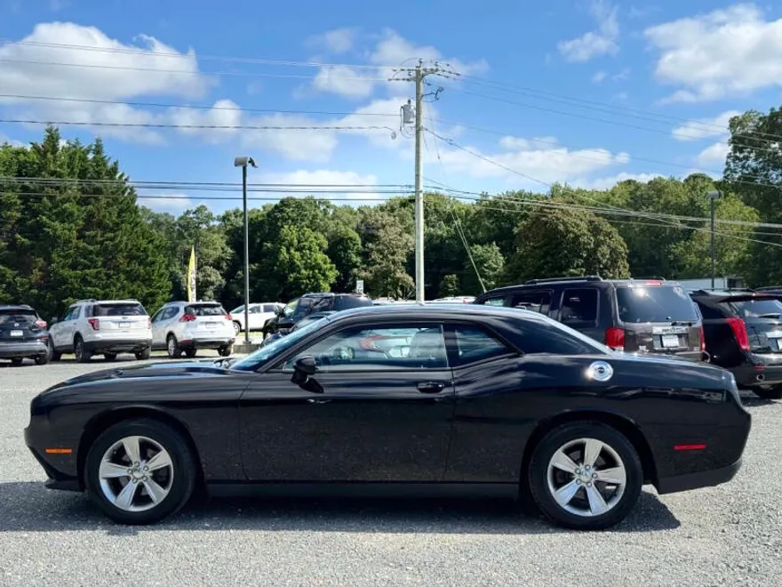 2015 Dodge Challenger SXT photo 1