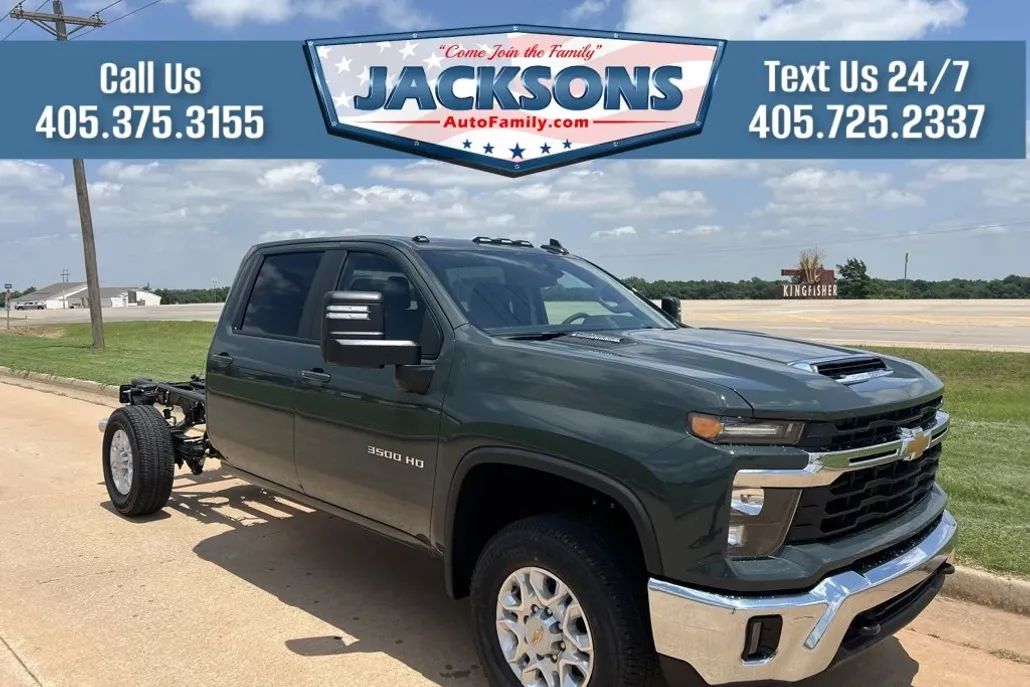 2025 Chevrolet Silverado 3500HD LT photo 1
