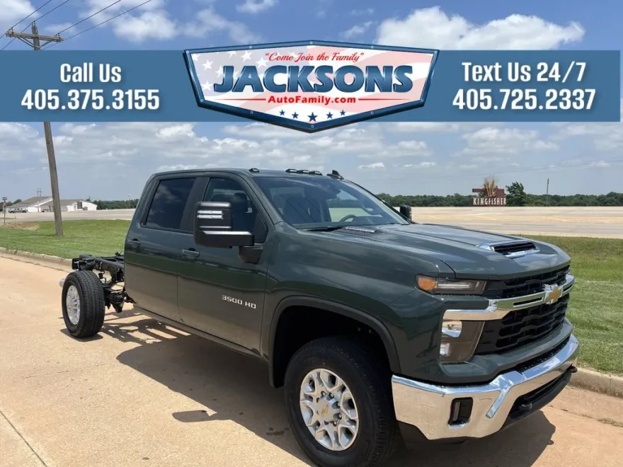 2025 Chevrolet Silverado 3500HD LT photo 1