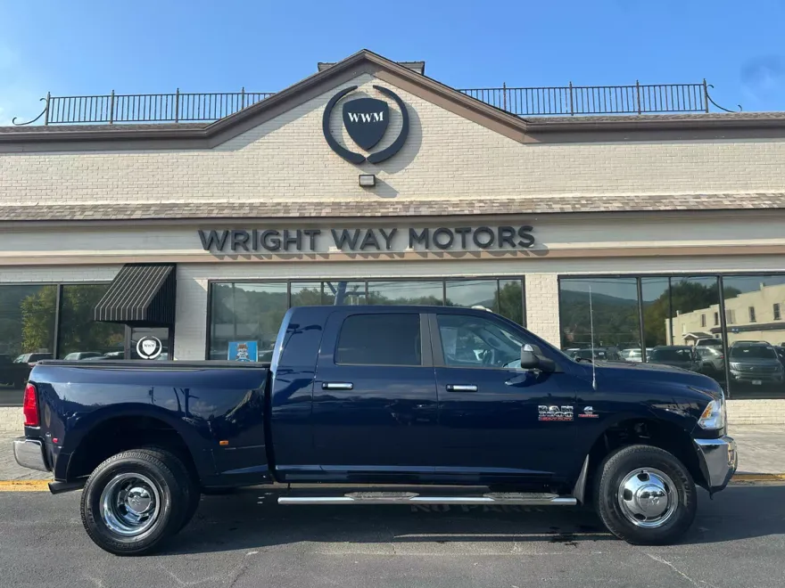 2015 Ram 3500 SLT photo 1