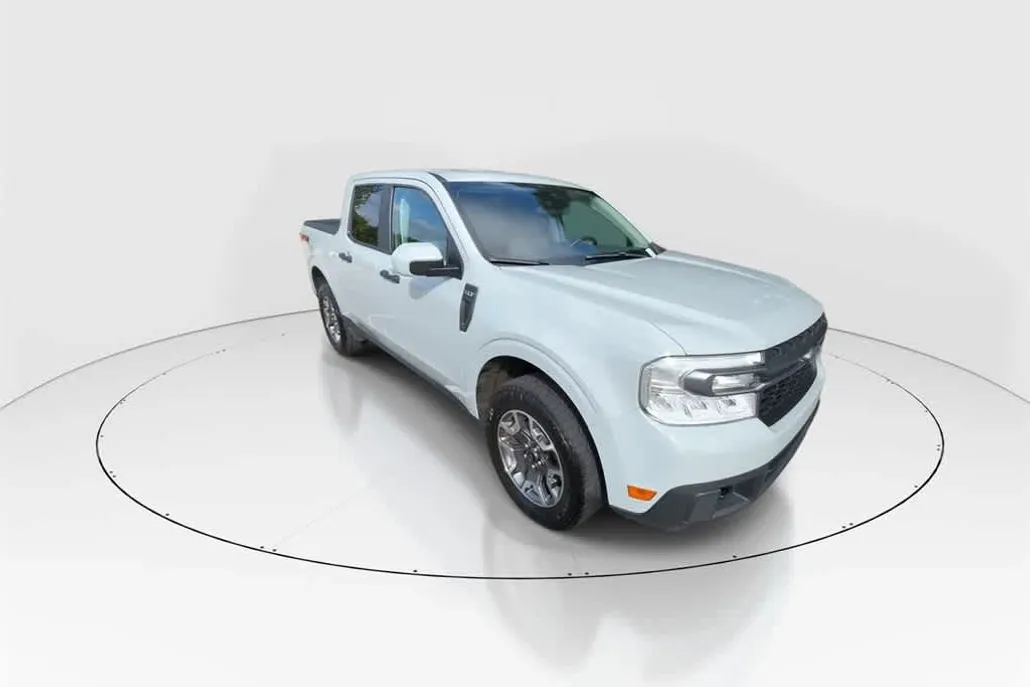 2022 Ford Maverick XLT photo 1
