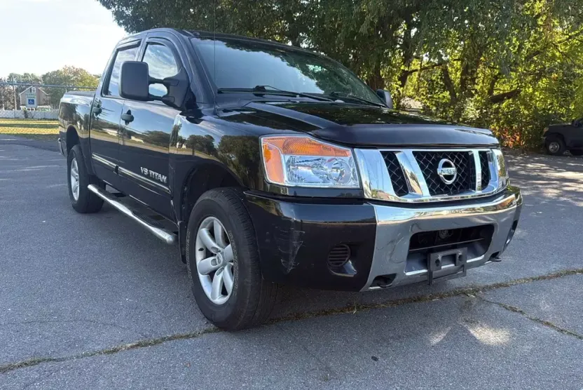 2008 Nissan Titan Crew Cab SE photo 1