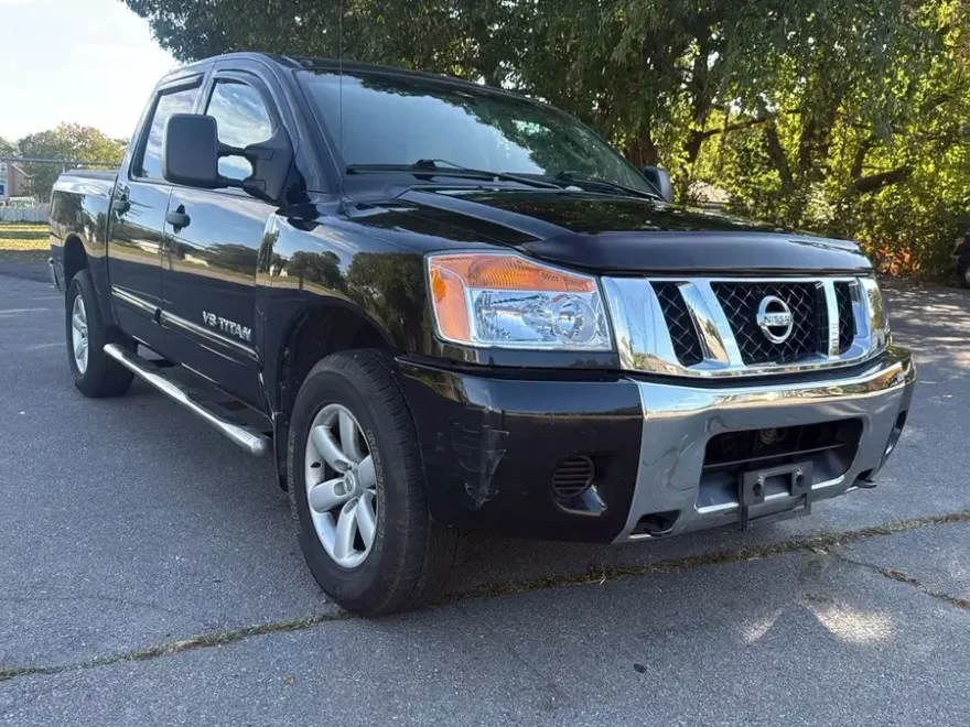 2008 Nissan Titan Crew Cab SE photo 1