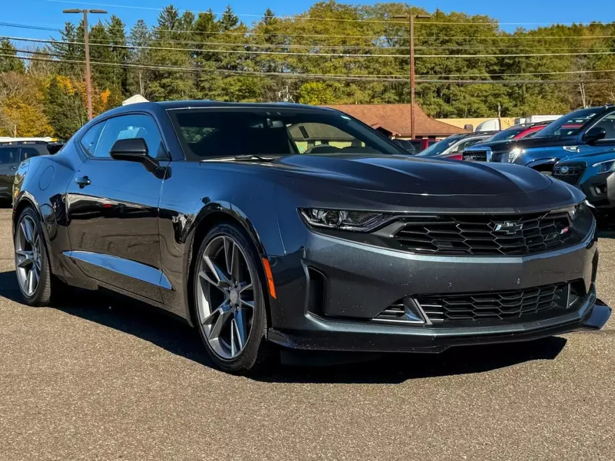 2022 Chevrolet Camaro 1LT photo 1