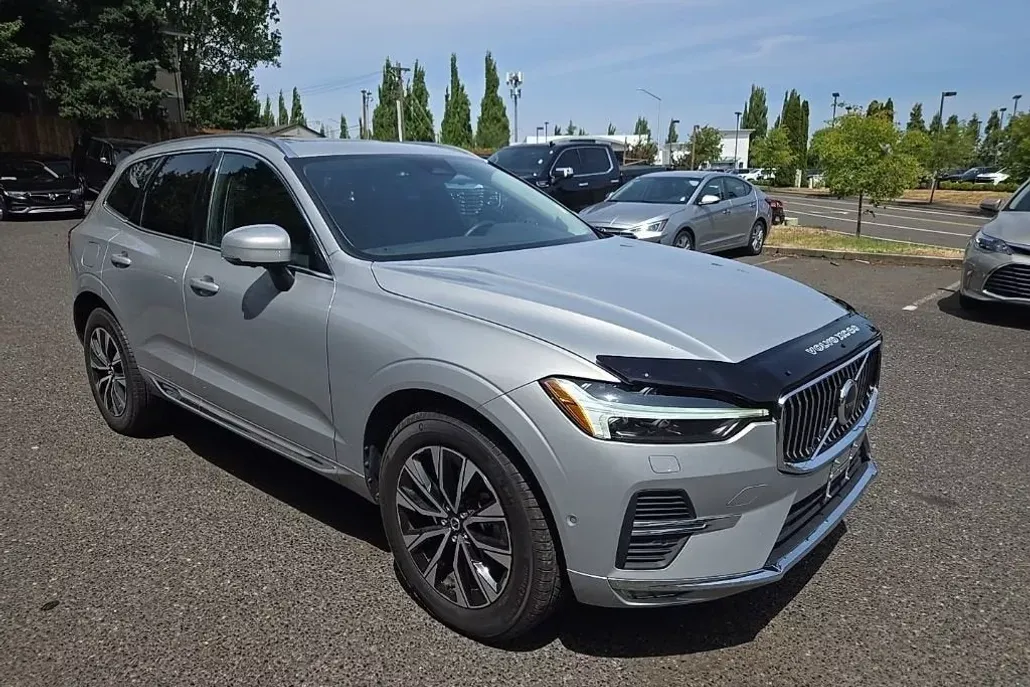 2023 Volvo XC60 B5 Plus photo 1