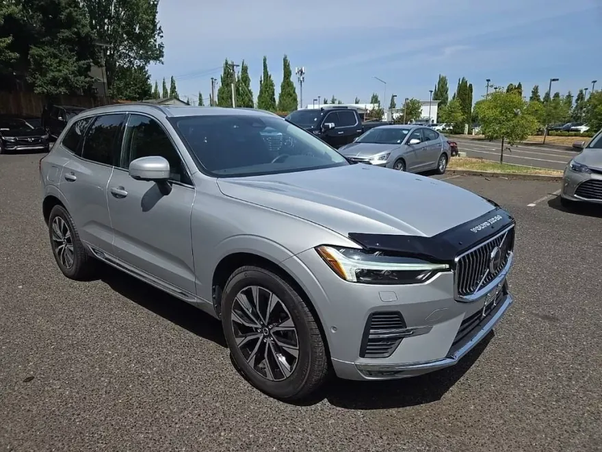 2023 Volvo XC60 B5 Plus photo 1