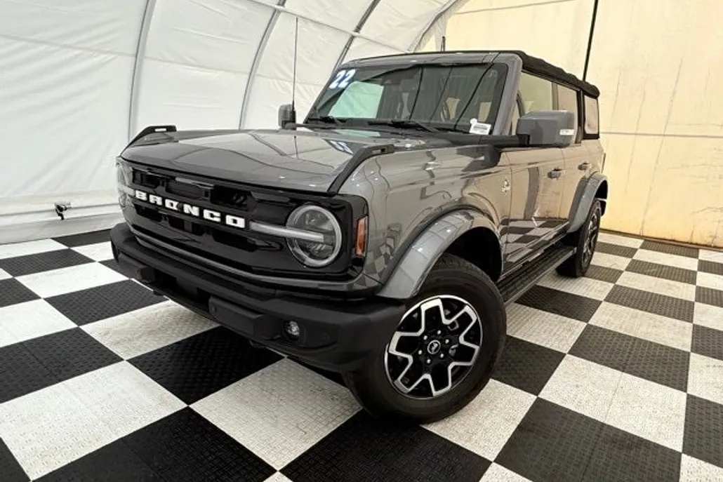 2022 Ford Bronco Base photo 1