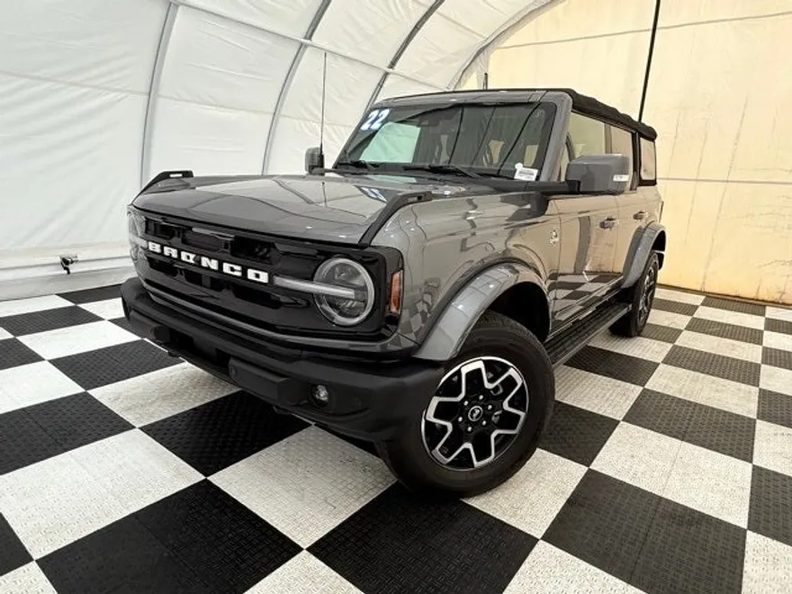 2022 Ford Bronco Base photo 1