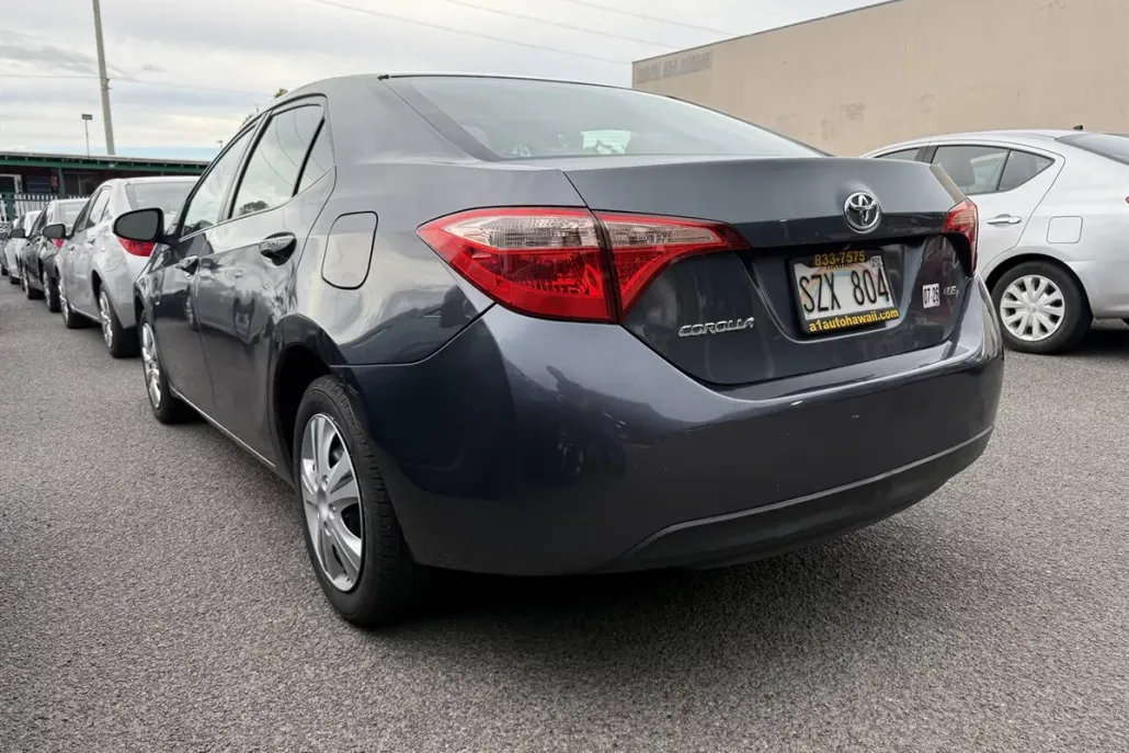 2017 Toyota Corolla LE photo 1