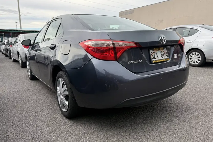 2017 Toyota Corolla LE photo 1