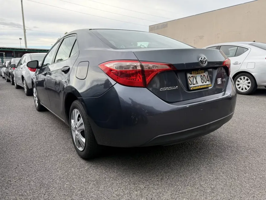 2017 Toyota Corolla LE photo 1
