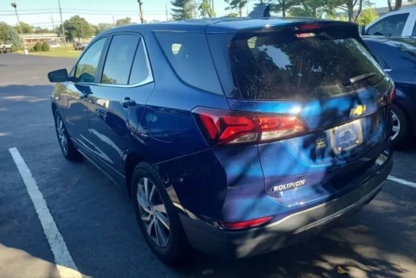 2022 Chevrolet Equinox LT photo 1