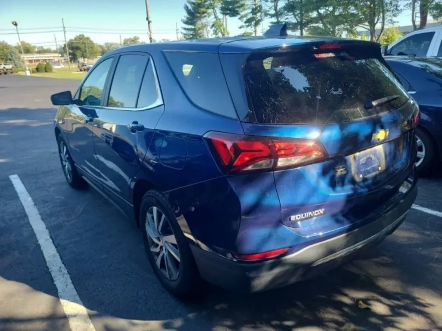 2022 Chevrolet Equinox LT photo 1