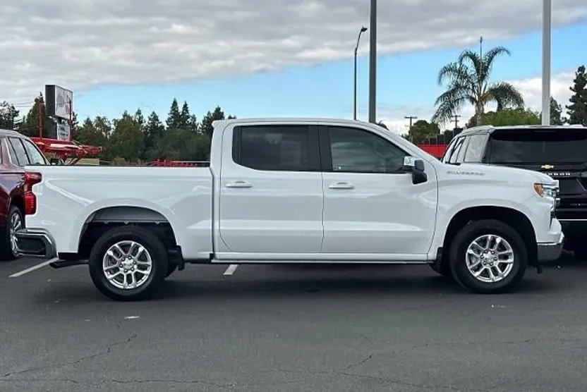 2025 Chevrolet Silverado 1500 LT photo 1
