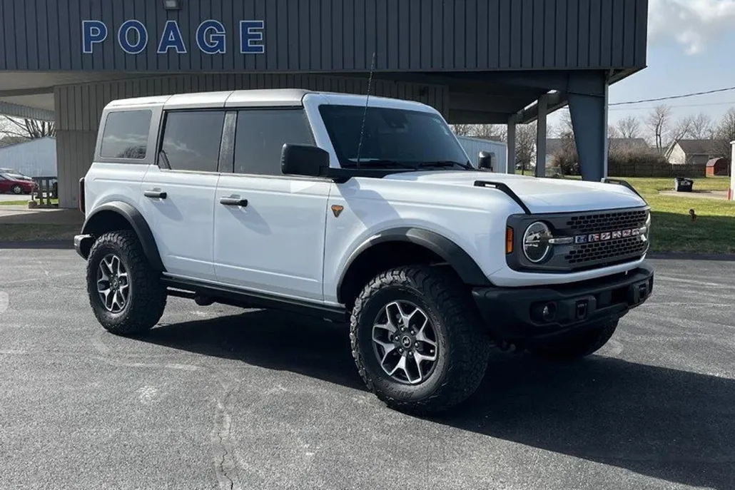 2023 Ford Bronco Badlands photo 1