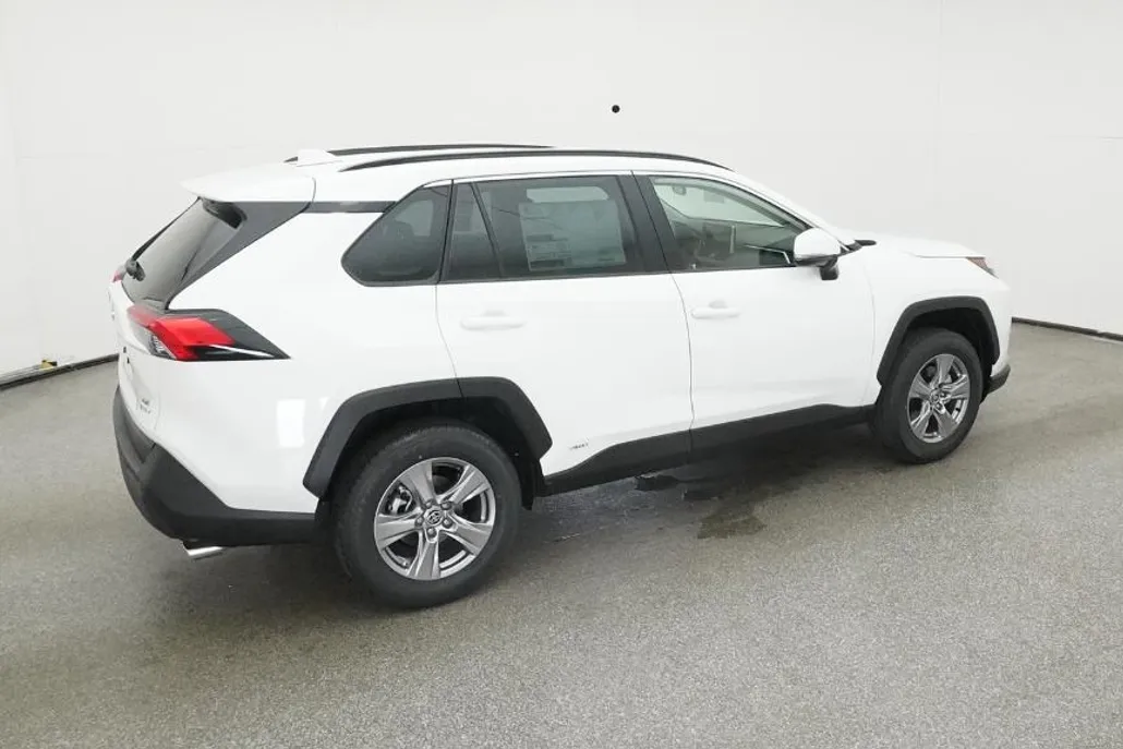2025 Toyota RAV4 Hybrid LE photo 1