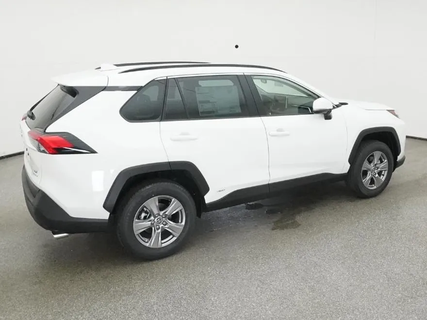 2025 Toyota RAV4 Hybrid LE photo 1