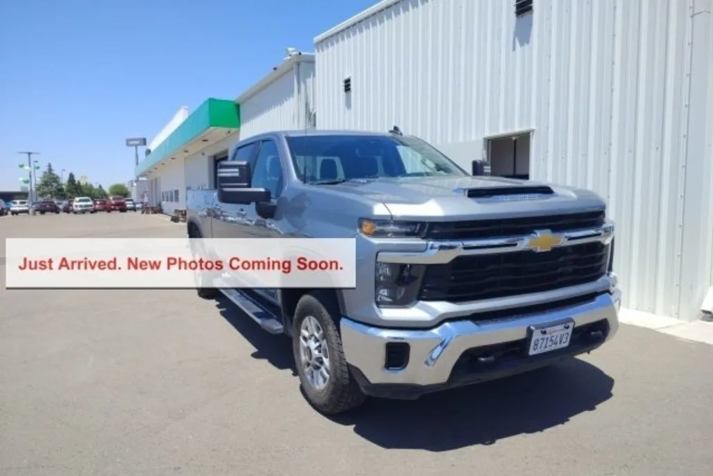2024 Chevrolet Silverado 2500HD LT photo 1