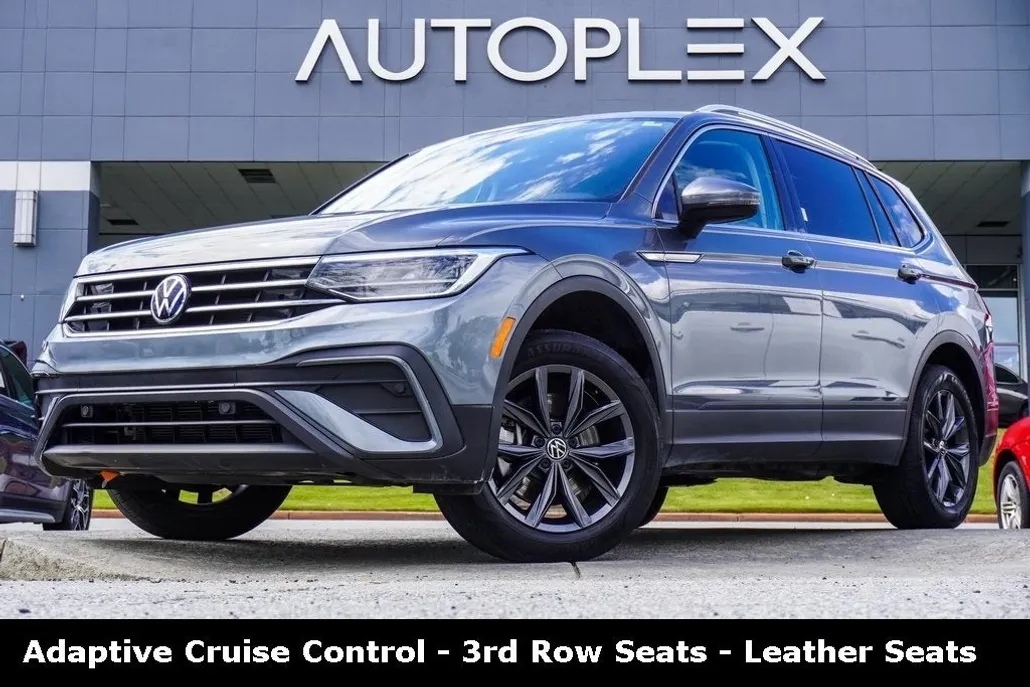 2023 Volkswagen Tiguan SE photo 1