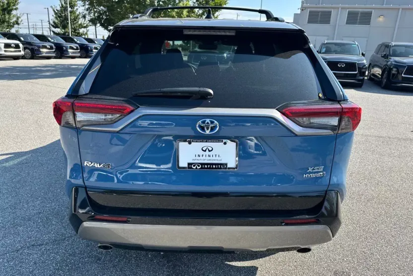 2022 Toyota RAV4 Hybrid XSE photo 1