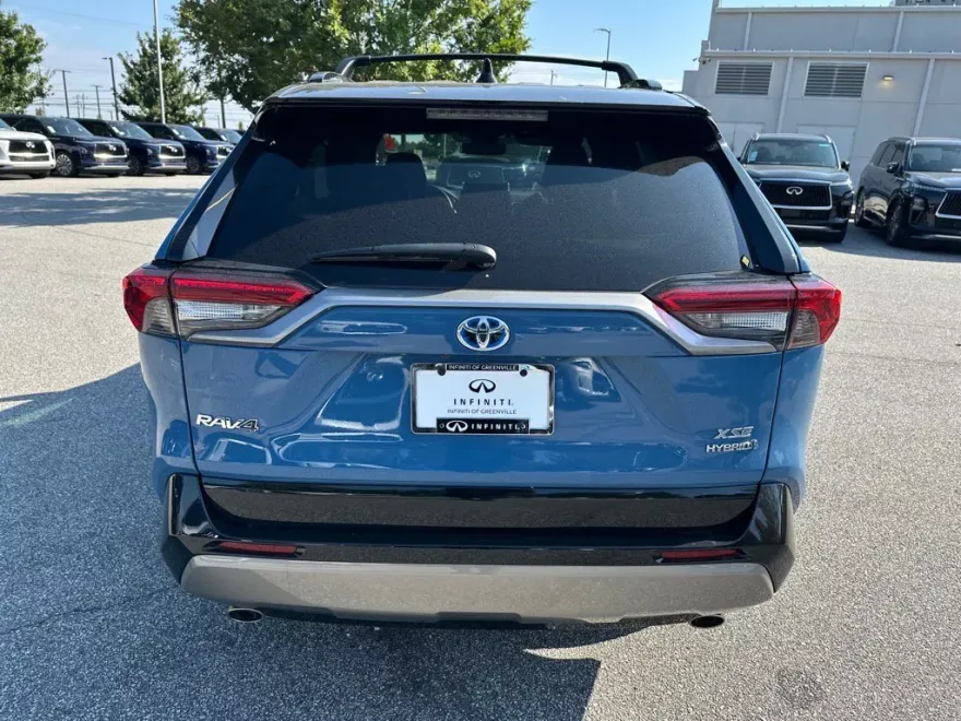 2022 Toyota RAV4 Hybrid XSE photo 1