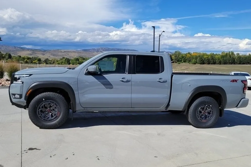2025 Nissan Frontier Crew Cab PRO-4X photo 1