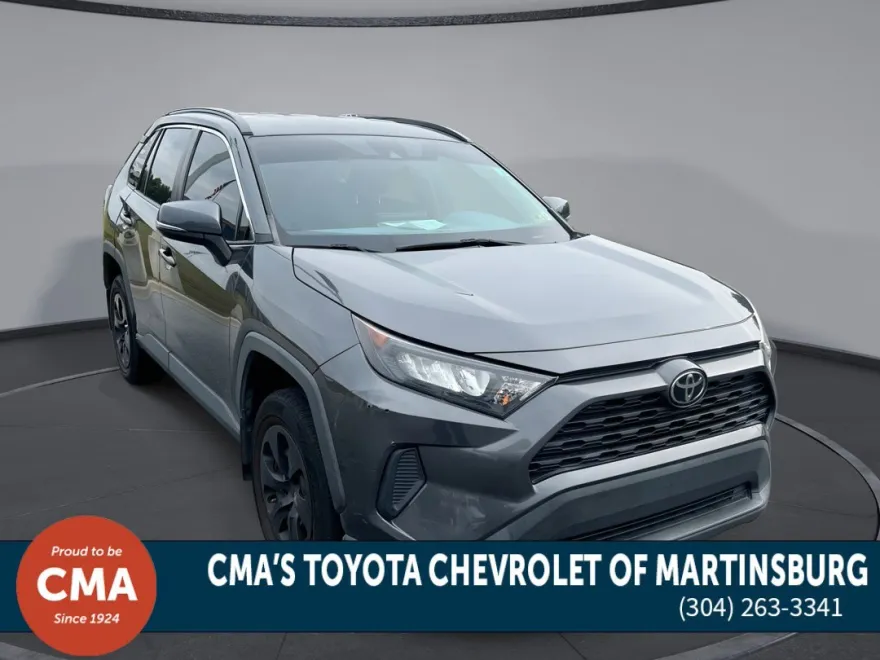 2019 Toyota RAV4 LE photo 1