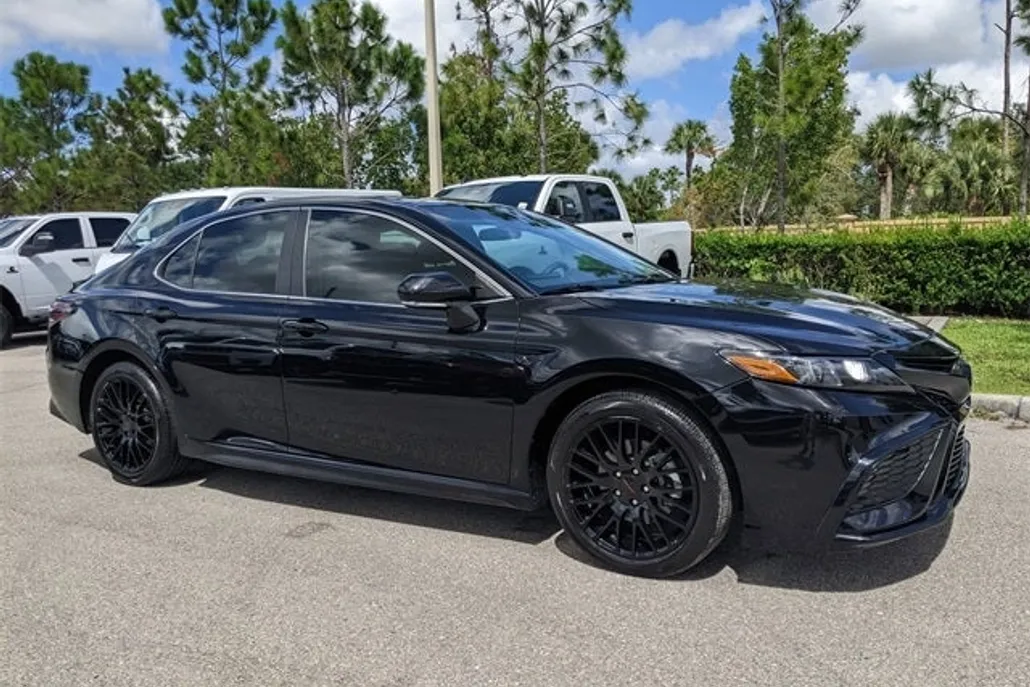 2023 Toyota Camry SE photo 1