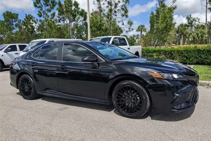2023 Toyota Camry SE photo 1