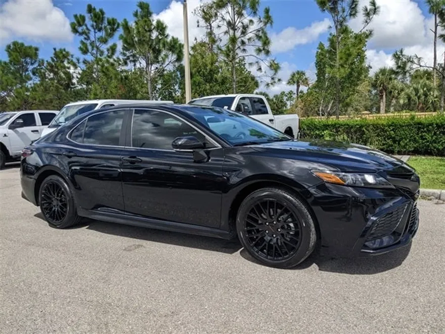 2023 Toyota Camry SE photo 1