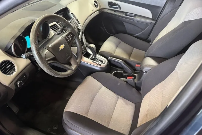 2015 Chevrolet Cruze LS photo 1