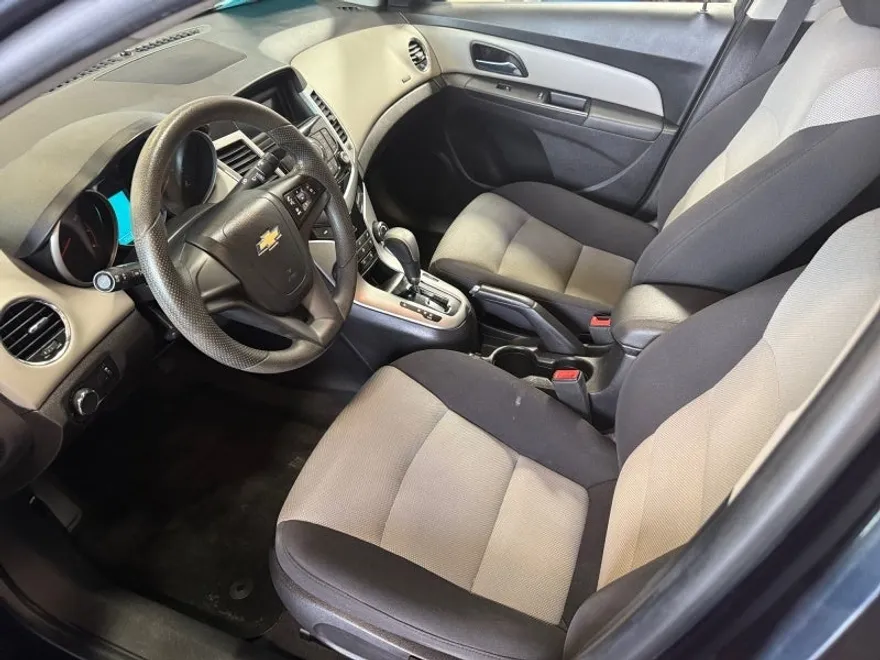 2015 Chevrolet Cruze LS photo 1