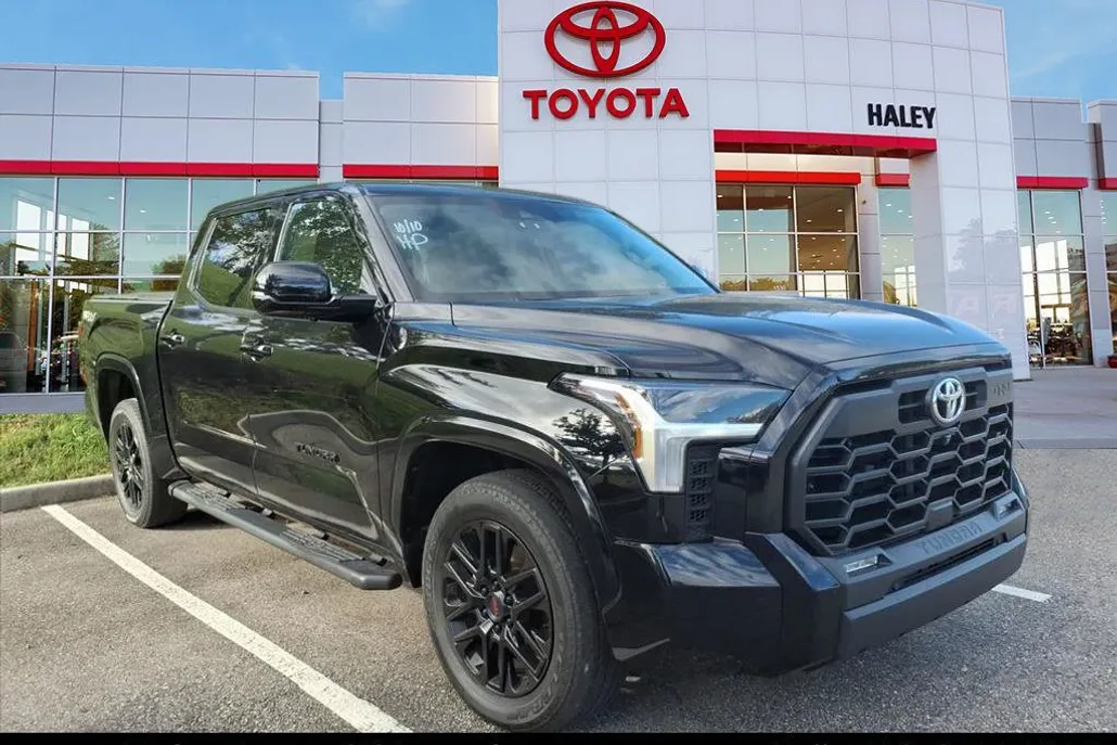 2023 Toyota Tundra SR5 CrewMax photo 1