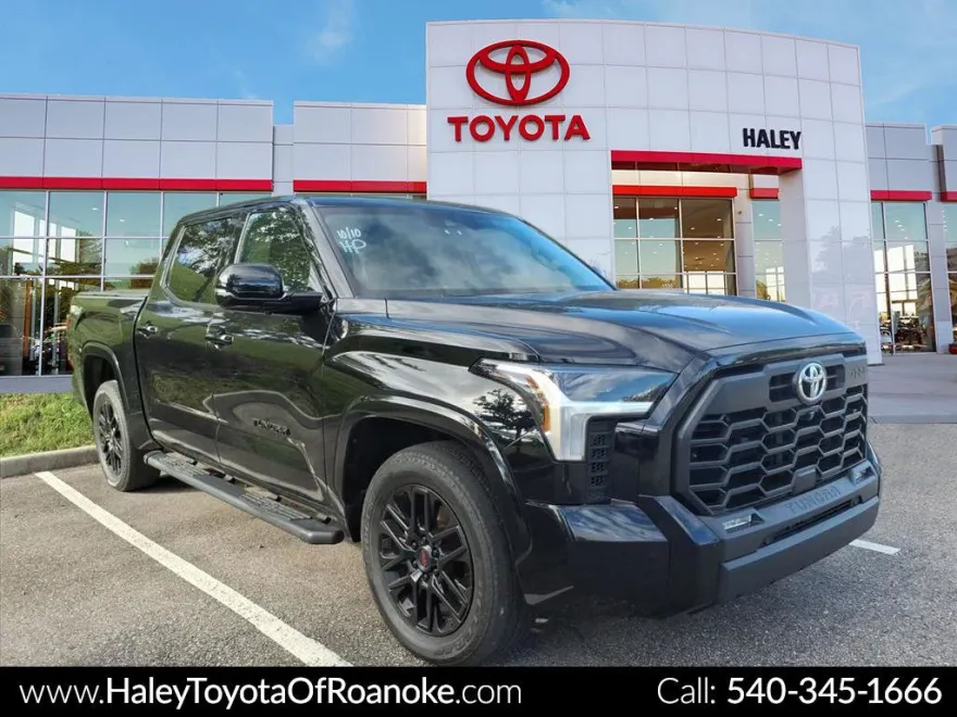 2023 Toyota Tundra SR5 CrewMax photo 1