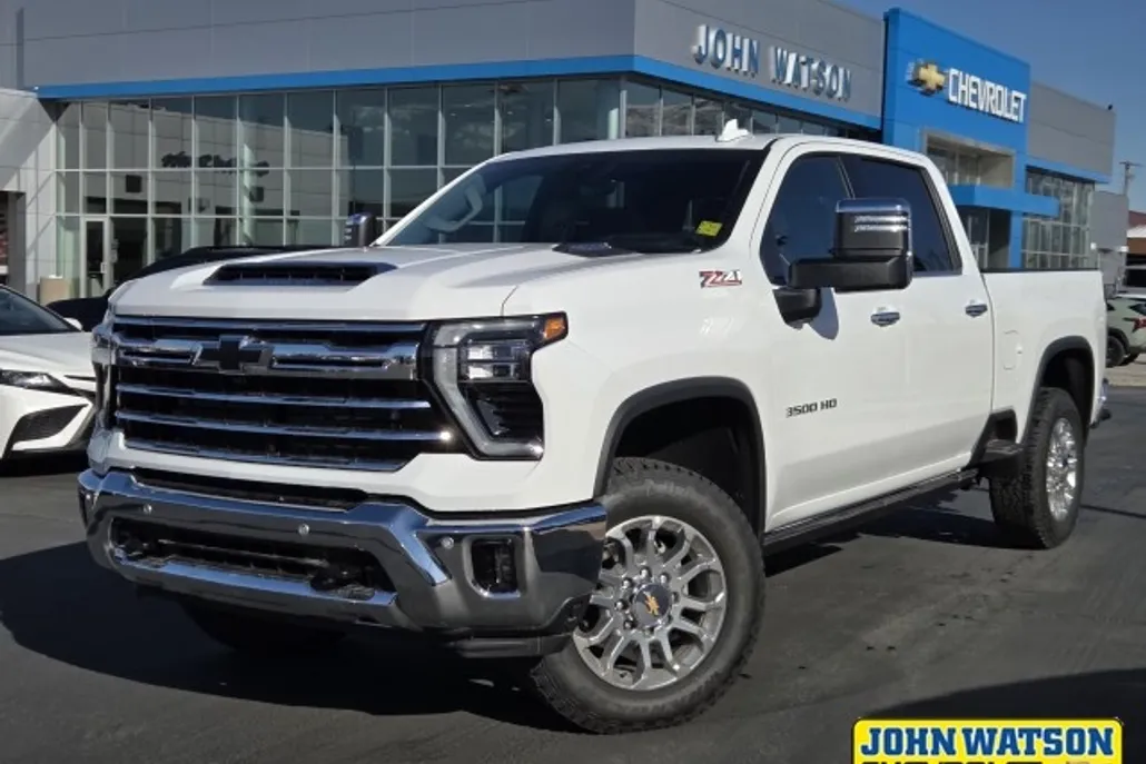 2025 Chevrolet Silverado 3500HD LTZ photo 1