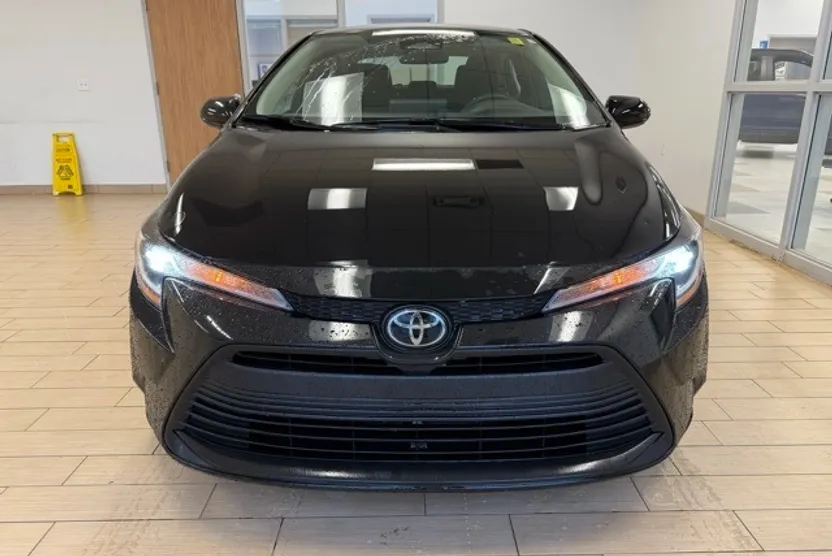 2024 Toyota Corolla LE photo 1