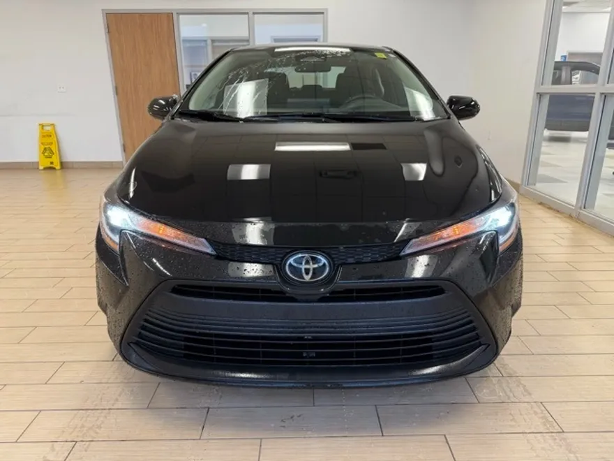 2024 Toyota Corolla LE photo 1