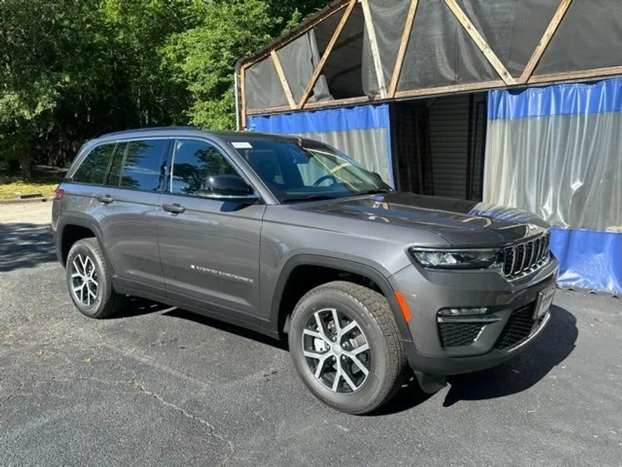 2025 Jeep Grand Cherokee Limited photo 1