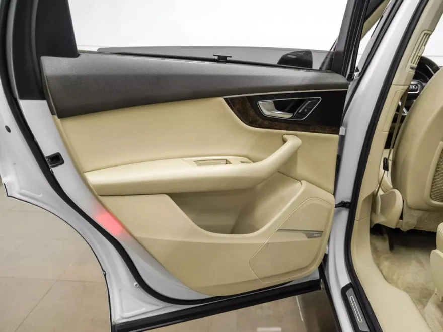 2017 Audi Q7 3.0T Prestige photo 25