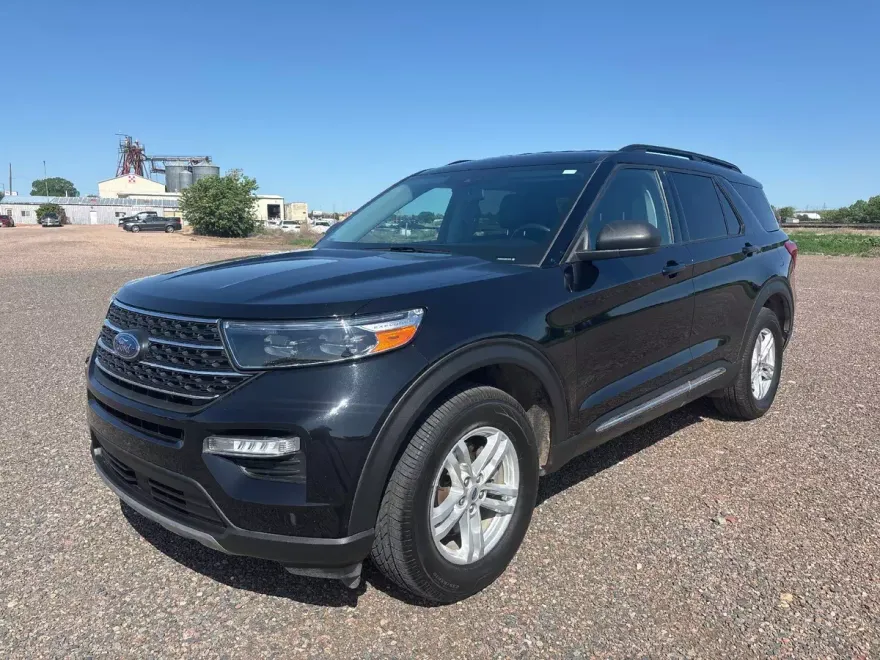 2022 Ford Explorer XLT photo 1