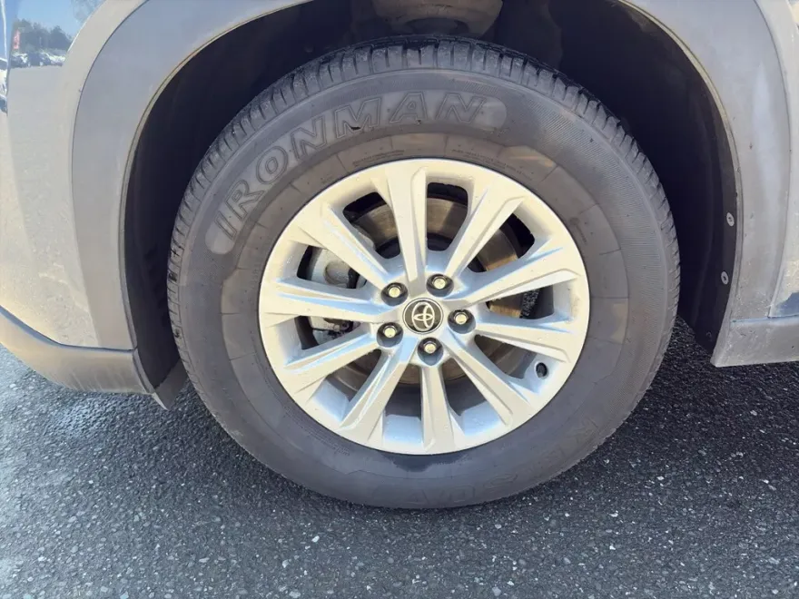 2024 Toyota Grand Highlander XLE photo 1
