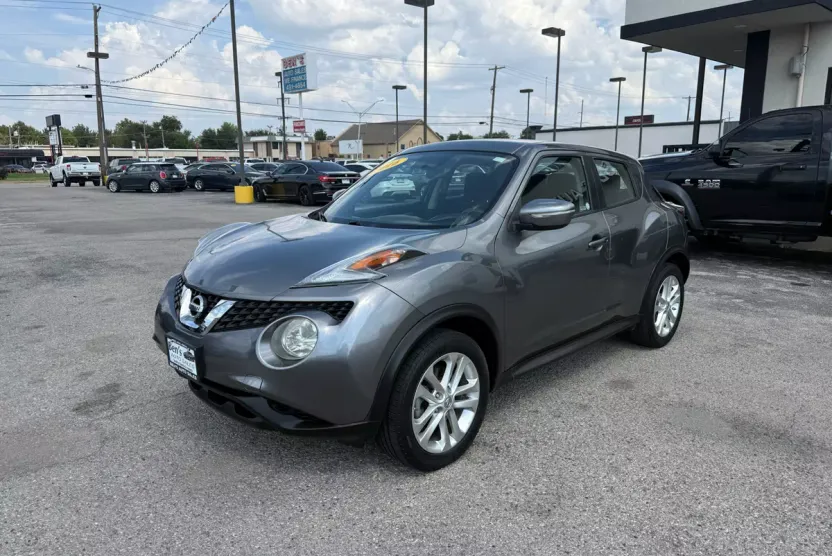 2016 Nissan Juke S photo 1