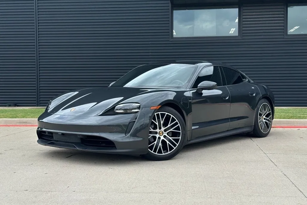2024 Porsche Taycan photo 1