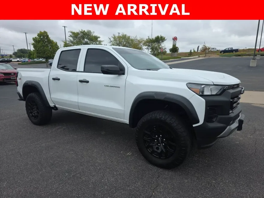 2024 Chevrolet Colorado Trail Boss photo 1