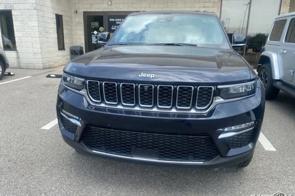 2024 Jeep Grand Cherokee Limited photo 1