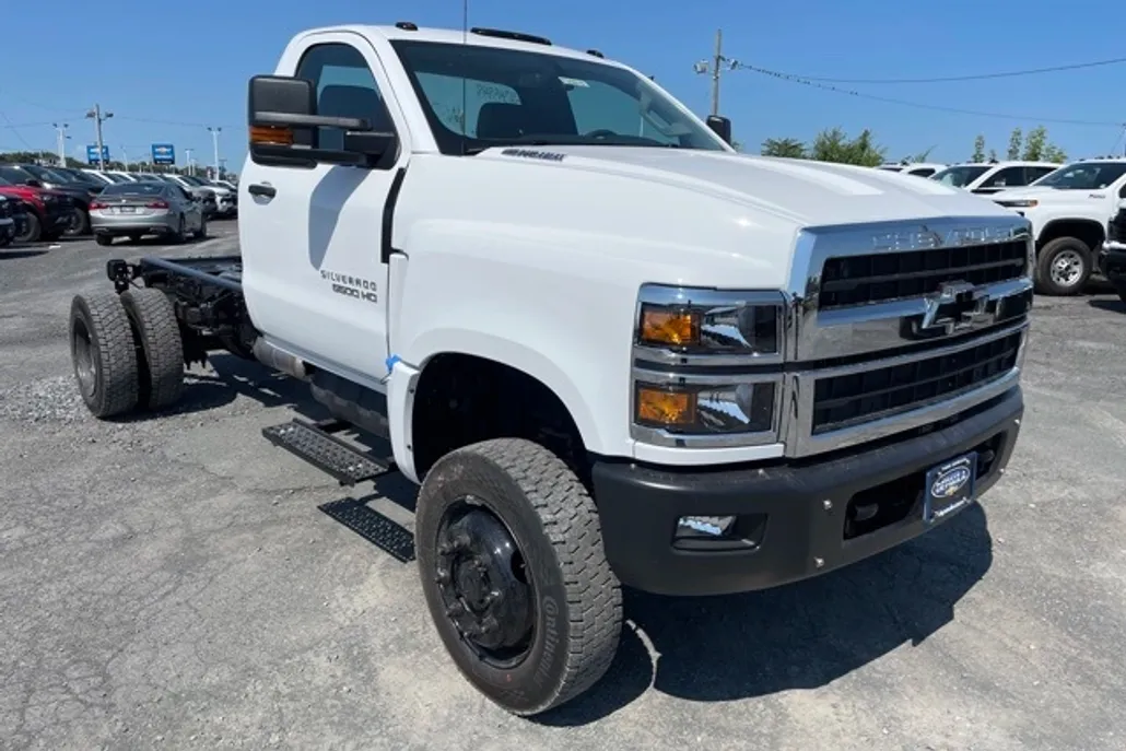 2024 Chevrolet Silverado 6500HD photo 1