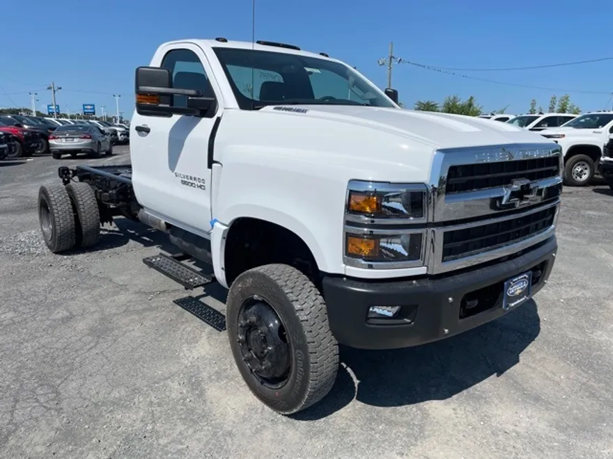2024 Chevrolet Silverado 6500HD photo 1