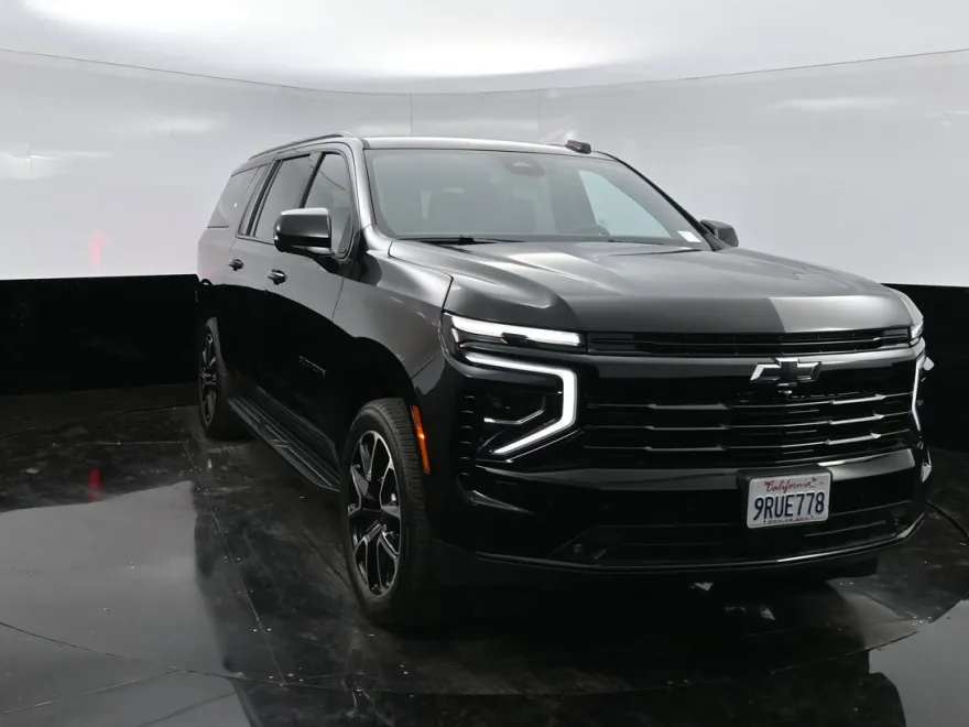 2025 Chevrolet Suburban RST photo 1